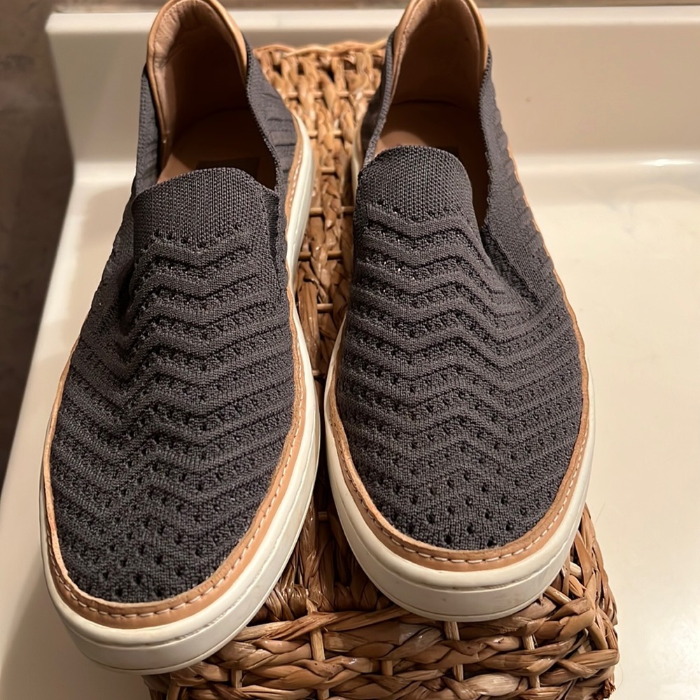 womens UGG slides